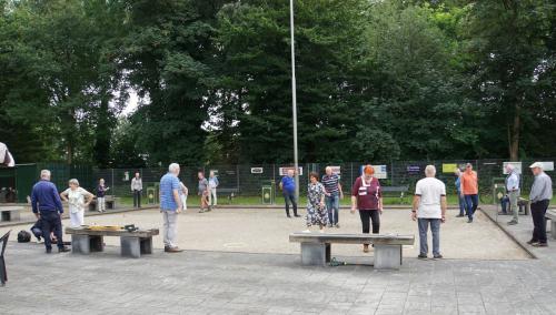 Afdeling Midden-Brabant speelt petanque en geniet van BBQ