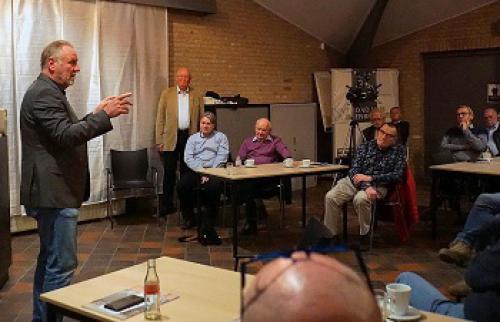 Presentatie Lgen b.d. Hans van Griensven met Slag om Chora