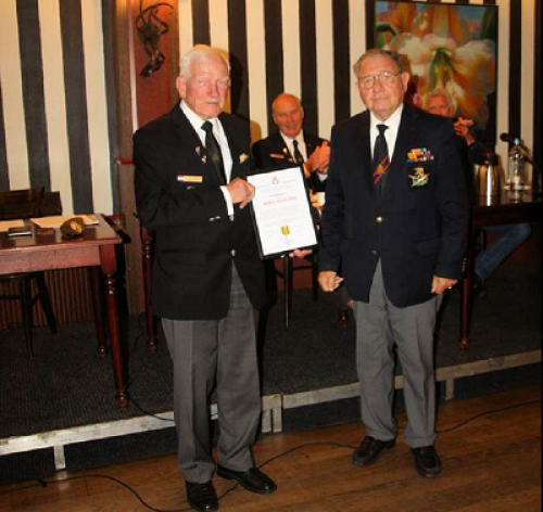 Bondsmedaille voor Frans Maes tijdens bestuursvergadering RCT WZ-NL