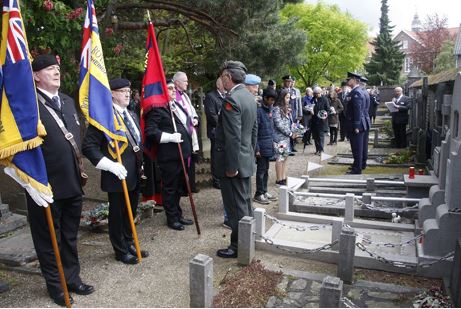 Jaarlijkse Herdenking Britse en Canadese vliegtuigbemanning Oude Kerkhof Roermond