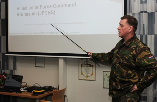 Lezing Lkol Bart Bams over Allied Joint Force Command Brunssum bij Afd. Roermond en Venlo